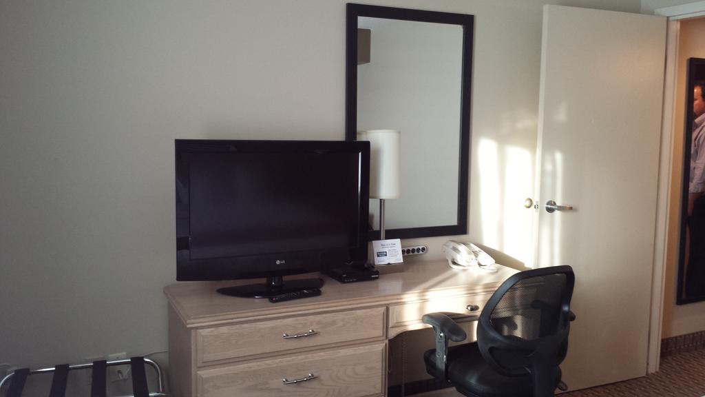 Travelodge Suites By Wyndham Moncton Esterno foto