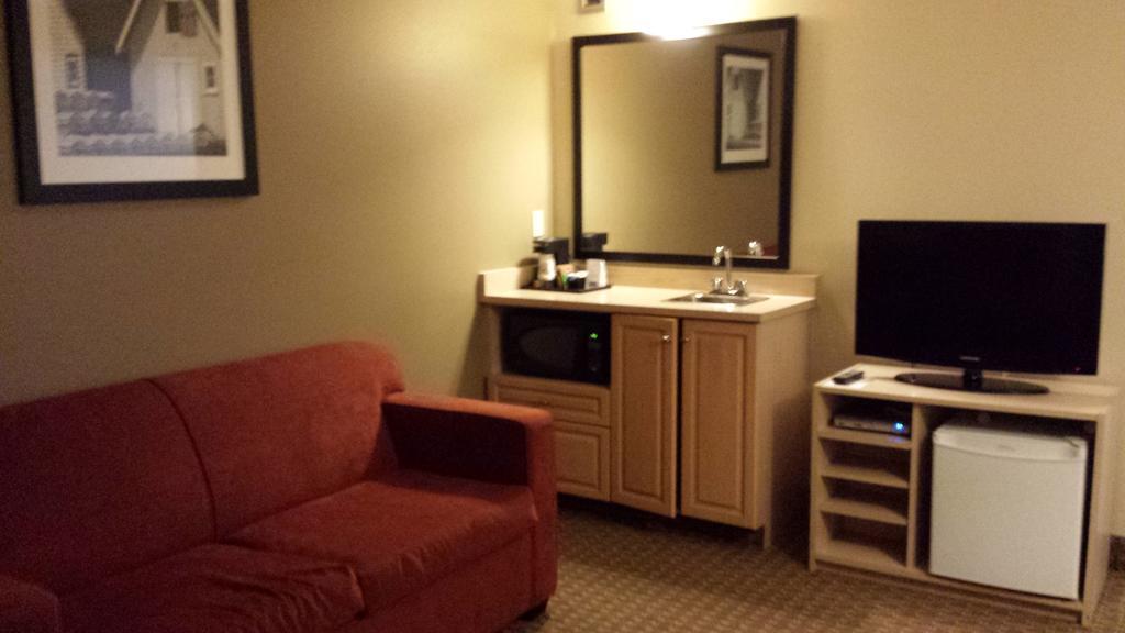 Travelodge Suites By Wyndham Moncton Esterno foto