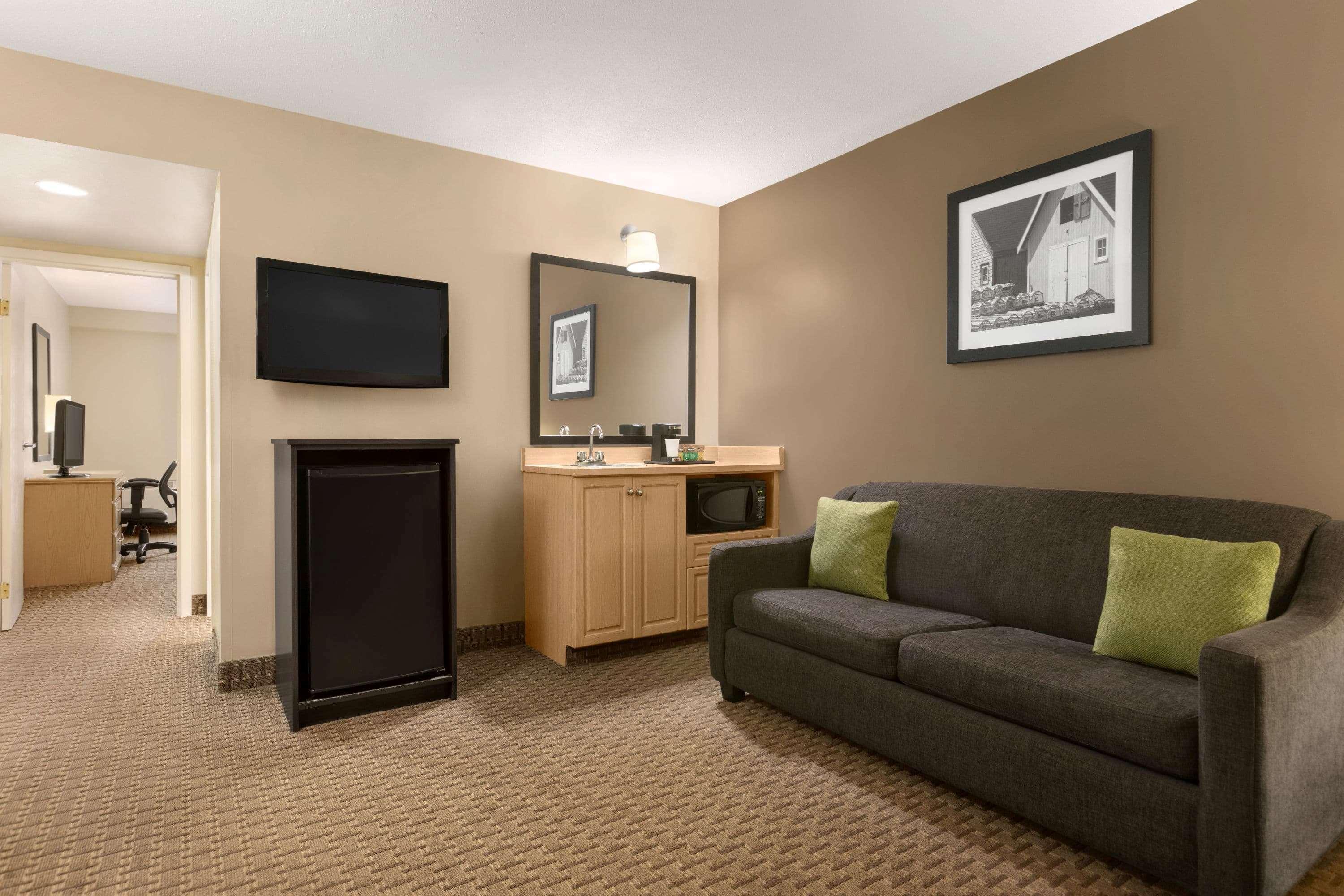 Travelodge Suites By Wyndham Moncton Esterno foto