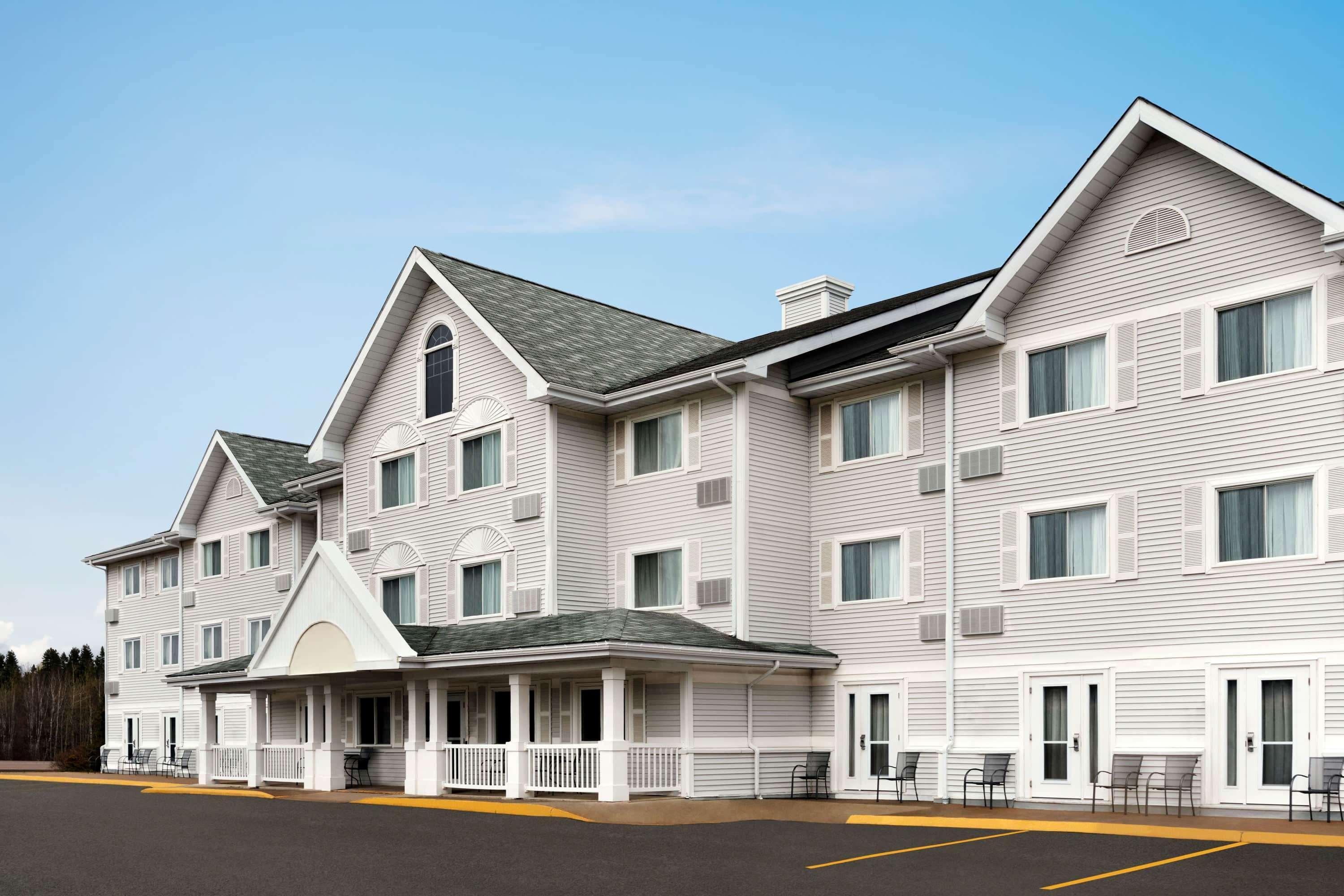 Travelodge Suites By Wyndham Moncton Esterno foto