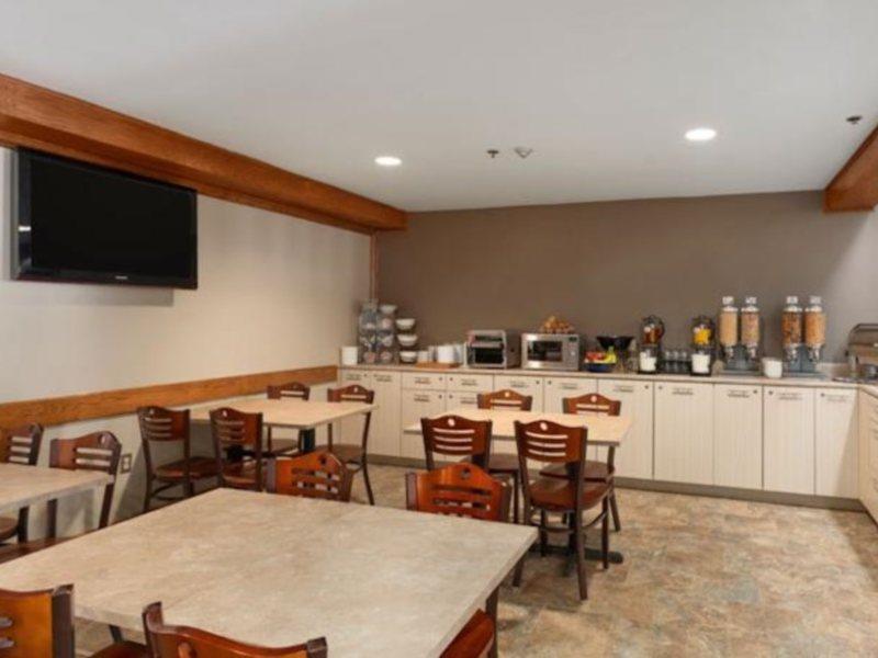 Travelodge Suites By Wyndham Moncton Esterno foto