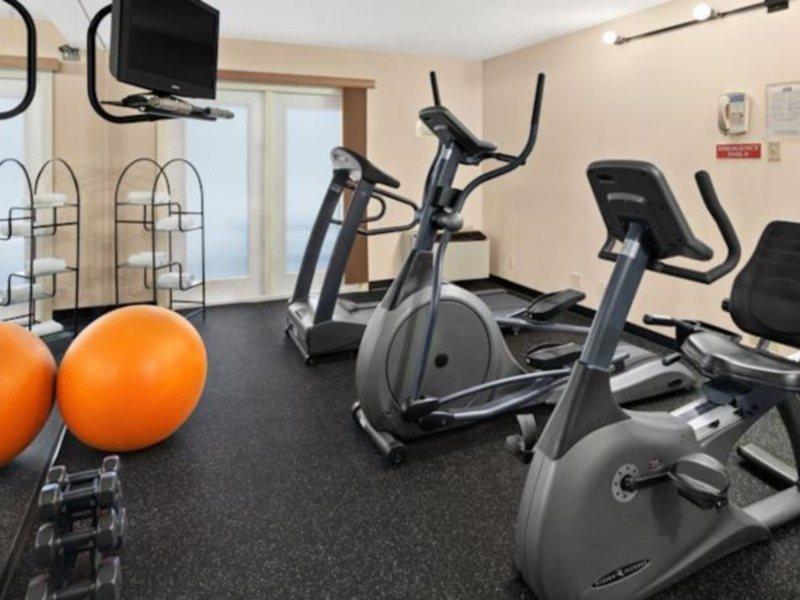 Travelodge Suites By Wyndham Moncton Esterno foto